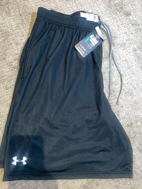 Cool Under Armour Black Athletic Shorts 🩳